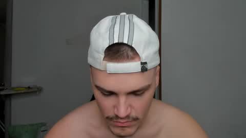 Snapshot of xx_raul_xx_ chatting on 04.03.26 raul online show from 04.03.26