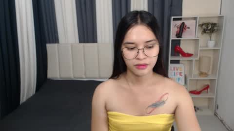 CHLOES ROOM online show from 10.05.25