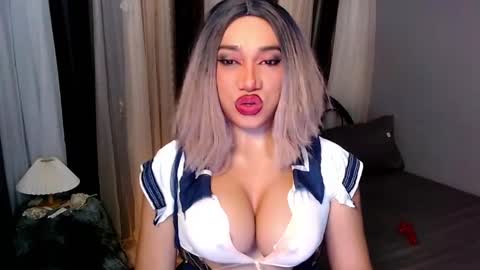 Snapshot of xxcinddyxx chatting on 03.05.25 cinddy online show from 03.05.25
