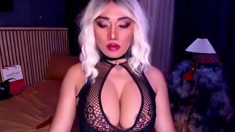 Snapshot of xxcinddyxx chatting on 11.19.25 cinddy online show from 11.19.25