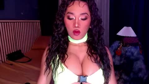 Snapshot of xxcinddyxx chatting on 11.25.25 cinddy online show from 11.25.25