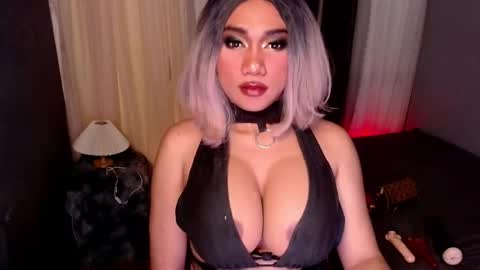 Snapshot of xxcinddyxx chatting on 12.20.25 cinddy online show from 12.20.25