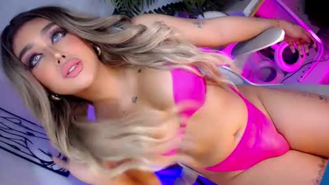 Snapshot of xxcumcatcherxx chatting on 10.17.25 Jane online show from 10.17.25