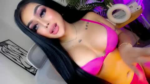 Snapshot of xxcumcatcherxx chatting on 10.25.25 Jane online show from 10.25.25