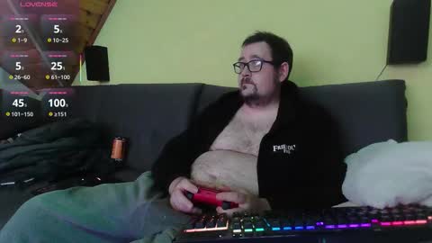 Snapshot of xxevoker chatting on 10.14.25 xxevoker online show from 10.14.25