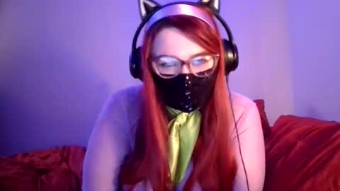 Snapshot of xxmommyraexx chatting on 10.31.25 Mommy online show from 10.31.25