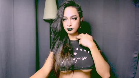 Snapshot of xxsexyandhotxx chatting on 01.02.25 Lara online show from 01.02.25