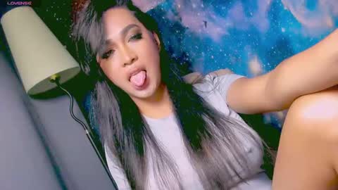 Snapshot of xxsexyandhotxx chatting on 02.19.25 Lara online show from 02.19.25