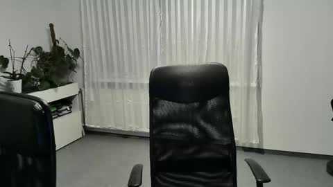 Eddi online show from 10.17.25