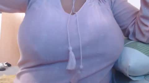 Snapshot of xxxbustybabe27x chatting on 02.03.25 Ayanda online show from 02.03.25