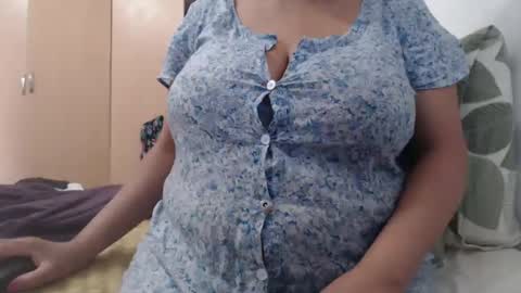 Snapshot of xxxbustybabe27x chatting on 02.06.25 Ayanda online show from 02.06.25