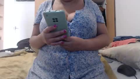 Snapshot of xxxbustybabe27x chatting on 02.08.25 Ayanda online show from 02.08.25