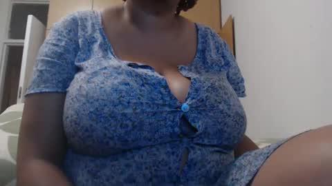 Snapshot of xxxbustybabe27x chatting on 02.11.25 Ayanda online show from 02.11.25