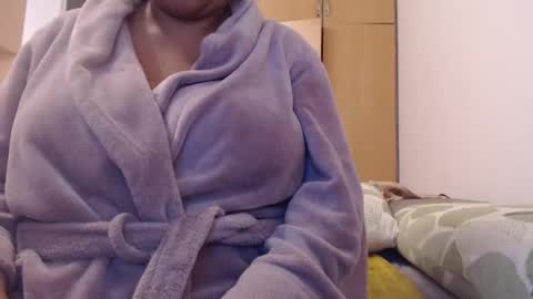 Snapshot of xxxbustybabe27x chatting on 02.15.25 Ayanda online show from 02.15.25