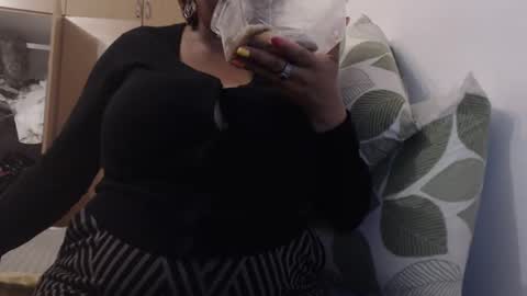 Snapshot of xxxbustybabe27x chatting on 02.17.25 Ayanda online show from 02.17.25