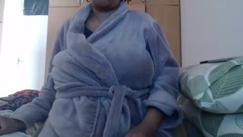 Snapshot of xxxbustybabe27x chatting on 02.20.25 Ayanda online show from 02.20.25