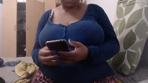 Snapshot of xxxbustybabe27x chatting on 02.23.25 Ayanda online show from 02.23.25