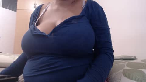 Snapshot of xxxbustybabe27x chatting on 02.25.25 Ayanda online show from 02.25.25