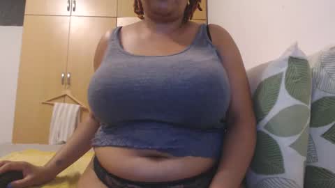 Snapshot of xxxbustybabe27x chatting on 02.28.25 Ayanda online show from 02.28.25