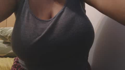 Snapshot of xxxbustybabe27x chatting on 02.28.25 Ayanda online show from 02.28.25