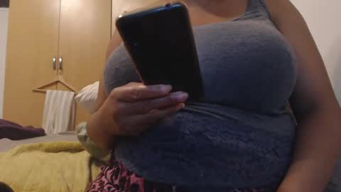 Snapshot of xxxbustybabe27x chatting on 03.01.25 Ayanda online show from 03.01.25