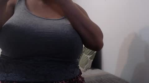 Snapshot of xxxbustybabe27x chatting on 03.02.25 Ayanda online show from 03.02.25