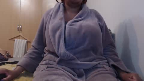 Snapshot of xxxbustybabe27x chatting on 03.02.25 Ayanda online show from 03.02.25