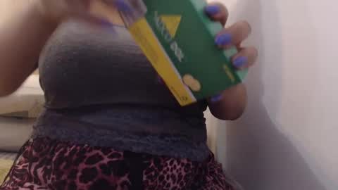 Snapshot of xxxbustybabe27x chatting on 03.08.25 Ayanda online show from 03.08.25