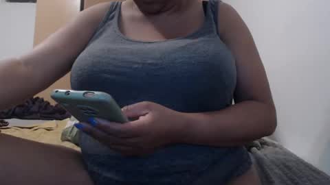 Snapshot of xxxbustybabe27x chatting on 03.10.25 Ayanda online show from 03.10.25