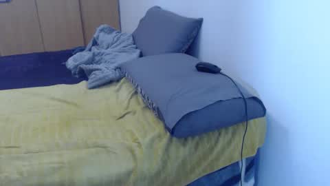 Snapshot of xxxbustybabe27x chatting on 10.02.25 Ayanda online show from 10.02.25