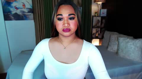 OLIVIA online show from 01.10.25