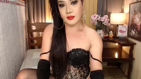 QUEENCY online show from 01.27.25