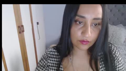 Lunhaa   online show from 02.17.25