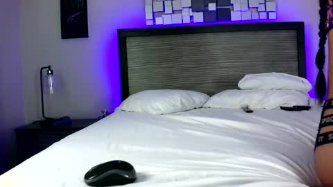 Lil Luna online show from 02.27.25