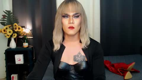 Snapshot of xyournightmarequeenx chatting on 12.16.24 QueenMarina online show from 12.16.24