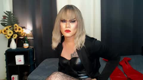 Snapshot of xyournightmarequeenx chatting on 12.17.24 QueenMarina online show from 12.17.24