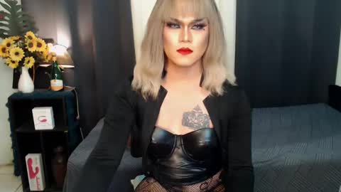 Snapshot of xyournightmarequeenx chatting on 12.17.24 QueenMarina online show from 12.17.24