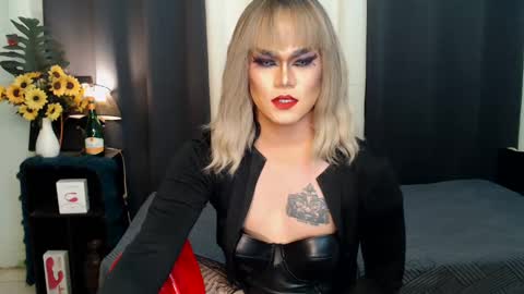 Snapshot of xyournightmarequeenx chatting on 12.25.24 QueenMarina online show from 12.25.24