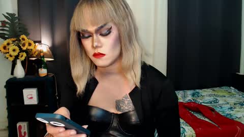 Snapshot of xyournightmarequeenx chatting on 01.20.25 QueenMarina online show from 01.20.25