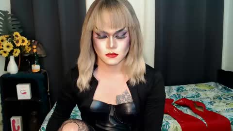 Snapshot of xyournightmarequeenx chatting on 01.29.25 QueenMarina online show from 01.29.25