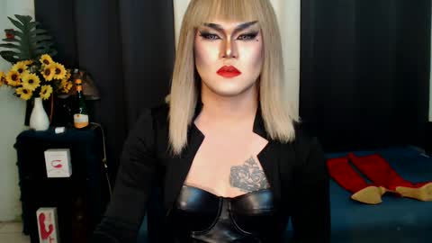 Snapshot of xyournightmarequeenx chatting on 02.17.25 QueenMarina online show from 02.17.25