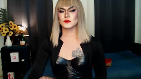 Snapshot of xyournightmarequeenx chatting on 02.19.25 QueenMarina online show from 02.19.25