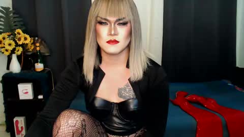 Snapshot of xyournightmarequeenx chatting on 02.23.25 QueenMarina online show from 02.23.25