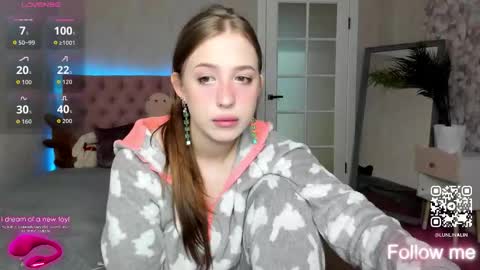 Snapshot of y0ung_lina18 chatting on 09.26.25 Lina online show from 09.26.25