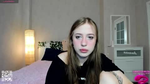 Snapshot of y0ung_lina18 chatting on 09.27.25 Lina online show from 09.27.25