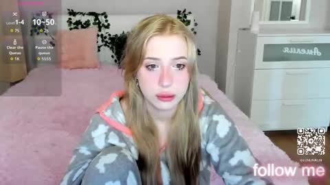 Snapshot of y0ung_lina18 chatting on 10.04.25 Lina online show from 10.04.25