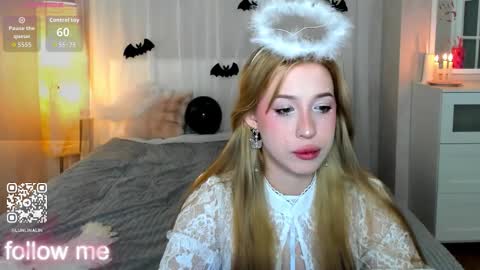 Snapshot of y0ung_lina18 chatting on 10.30.25 Lina online show from 10.30.25