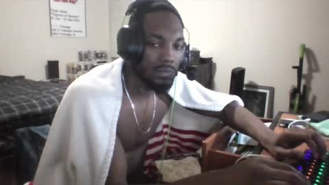 Snapshot of y_sticky chatting on 03.07.25 y_sticky online show from 03.07.25