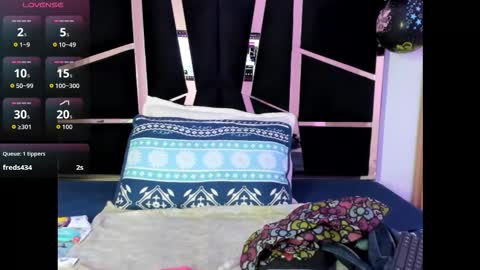 Snapshot of yahaira__ chatting on 10.25.25 Yahaira online show from 10.25.25