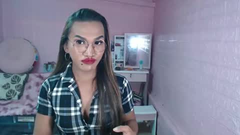 lorien gosper online show from 03.07.25